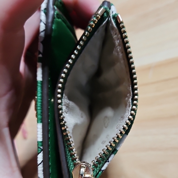 Tory Burch Green and White Wallet - Picture 7 of 14